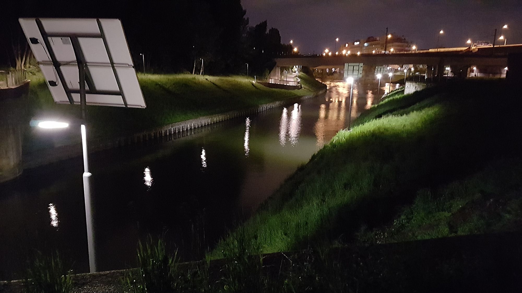 Solarbeleuchtung für Schleuse